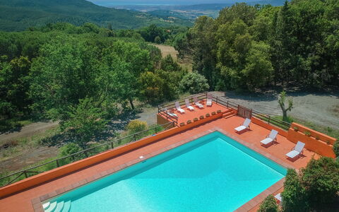 Tenuta De Paoli - Chianni, Pool, Wifi, Privacy, To: Vand, Ejendom, Himmel, Svømmepøl, Plante, Grøn, Natur, Botanik, Azure, Træ