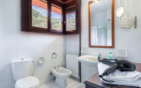 Tenuta De Paoli - Chianni, Pool, Wifi, Privacy, To: Spejl, Sanitærarmatur, Tap, Håndvask, Ejendom, Badeværelsesvask, Purple, Vindue, Indretning, Badeværelse