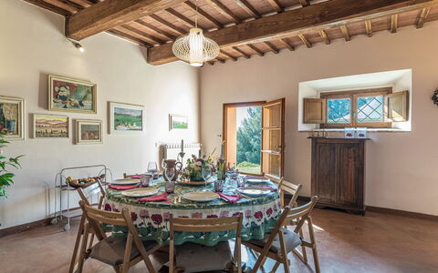 Villa Belvedere: Bord, Ejendom, Møbel, Billedramme, Plante, Træ, Stol, Indretning, Arkitektur, Etage