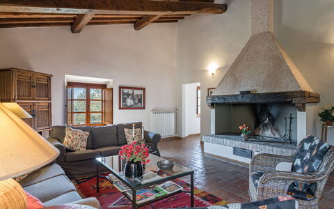 Villa Belvedere: Møbel, Ejendom, Couch, Træ, Indretning, Bord, Stueplante, Stue, Bygning, Belysning