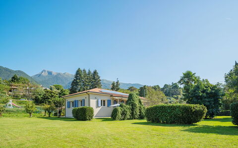 Giardino del Sole: Himmel, Bygning, Ejendom, Plante, Sky, Arkitektur, Vindue, Træ, Urban Design, Hældning