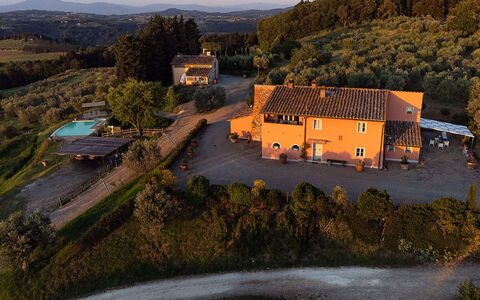 Villa Botinaccio: Bygning, Plante, Ejendom, Himmel, Vindue, Træ, Hus, Naturlige Landskab, Land Lot, Arkitektur