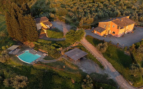 Villa Botinaccio: Vandressourcer, Vand, Bygning, Naturlige Landskab, Plante, Land Lot, Urban Design, Biome, Hus, Landskab