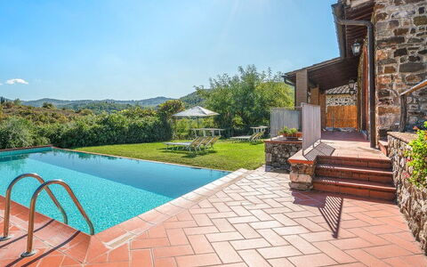 Le Masse - Greve In Chianti, Toscana: Plante, Vand, Himmel, Bygning, Udendørs Møbler, Svømmepøl, Hus, Stol, Skygge, Urban Design