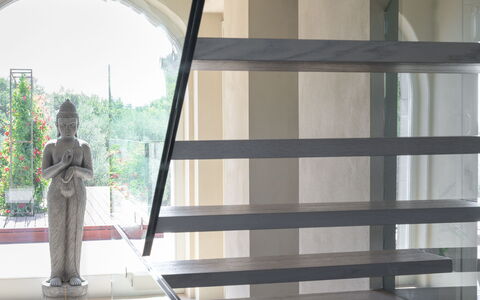 Villa Lilli & Spa: Bygning, Træ, Plante, Skygge, Etage, Dør, Gulvbelægning, Træ, Toner Og Skygger, Hårdttræ