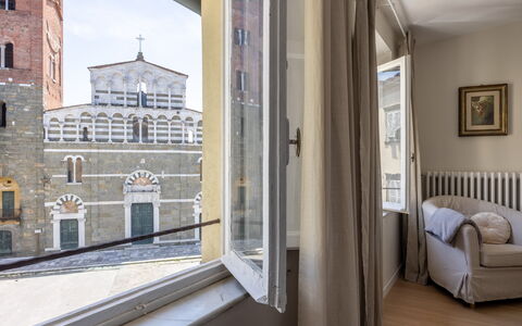 Lucca Old Town Apartment - Lucca, Toscana: Væg, Lejlighed, Altan, Dagslys