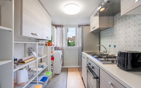 Lucca Old Town Apartment - Lucca, Toscana: Cabinetry, Ejendom, Bygning, Countertop, Køkken, Håndvask, Husholdningsapparat, Køkken Apparat, Hylde, Komfur