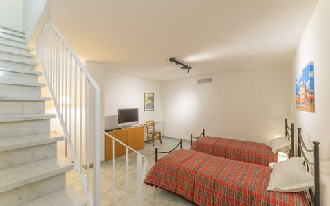 Casa Verdi,near The Beach - Viareggio, Toscana: Møbel, Ejendom, Træ, Komfort, Indretning, Etage, Bed Frame, Gulvbelægning, Bygning