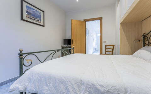 Casa Verdi,near The Beach - Viareggio, Toscana: Ejendom, Møbel, Bygning, Komfort, Azure, Bed Frame, Træ, Textile, Indretning, Lampe