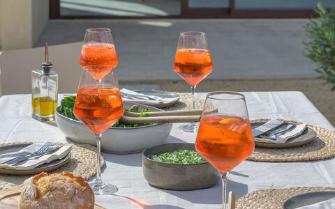 Pendolino Spereto Apartment With Pool, Montaione: Mad, Bord, Plante, Bordservice, Møbel, Orange, Køkken, Tallerkner, Stol, Ingrediens