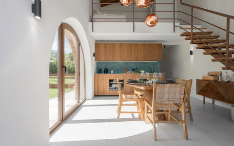 Pendolino Spereto Apartment With Pool, Montaione: Bord, Træ, Indretning, Bygning, Countertop, Køkken, Etage, Gulvbelægning, Stol, Cabinetry