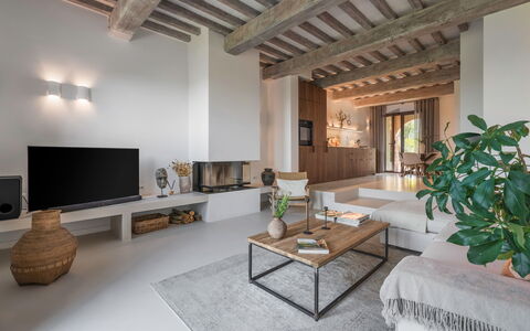 Coratina Spereto Apartment with Pool, Montaione: Møbel, Couch, Bord, Plante, Indretning, Stue, Bygning, Gulvbelægning, Træ, Etage