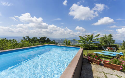 La Casa Di Elda, Holiday Home With Pool, Uzzano, T: Sky, Himmel, Plante, Vand, Svømmepøl, Træ, Udendørs Møbler, Skygge, Rektangel, Græs