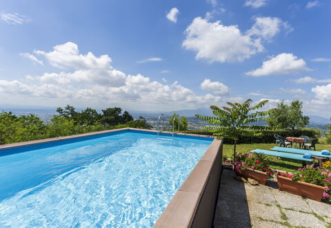 La Casa Di Elda, Holiday Home With Pool, Uzzano, T: Sky, Himmel, Plante, Vand, Svømmepøl, Træ, Udendørs Møbler, Skygge, Rektangel, Græs
