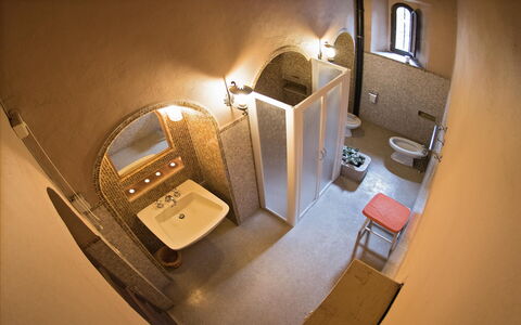 Palazzo Trasimeno: Bygning, Belysning, Trappe, Indretning, Træ, Vindue, Hus, Lampe, Loft, Stueplante