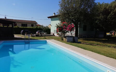 Franco House With Pool: Svømmepøl, Udvej, Fritid, Hacienda, Udendørs Møbler, Backyard, Skygge, Estate, Villa, Thermae