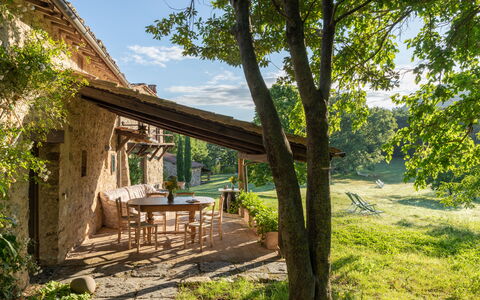 Villa Amiata: Plante, Himmel, Bord, Naturlige Landskab, Træ, Træ, Sky, Skygge, Land Lot, Sommerhus