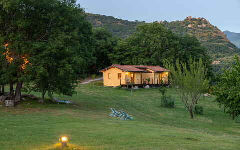 Villa Amiata: Plante, Himmel, Bygning, Ejendom, Økoregion, Bjerg, Vindue, Blad, Træ, Hus