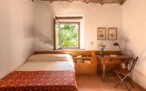 Villa Amiata: Bygning, Møbel, Ejendom, Vindue, Plante, Komfort, Billedramme, Træ, Textile, Indretning