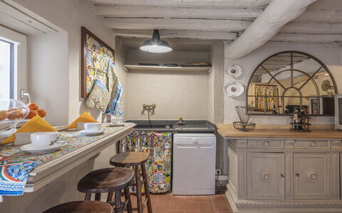 Country House Casalguidi 191 Private Pool: Møbel, Indretning, Køkken, Træ, Gulvbelægning, Countertop, Etage, Loft, Værelse, Belysning