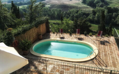 Casa Le Crete: Vand, Vandressourcer, Ejendom, Svømmepøl, Træ, Plante, Azure, Bygning, Krop Af Vand