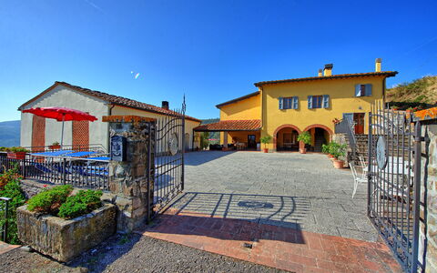 Casalta: Plante, Himmel, Bygning, Ejendom, Dør, Azure, Hus, Land Lot, Arkitektur, Kvarter