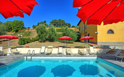 Casalta: Vand, Himmel, Ejendom, Plante, Blå, Lys, Svømmepøl, Azure, Grøn, Natur