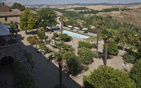 Villa Delle Palme: Himmel, Ejendom, Plante, Træ, Bygning, Urban Design, Boligområde, Landskab, Ejendom, City