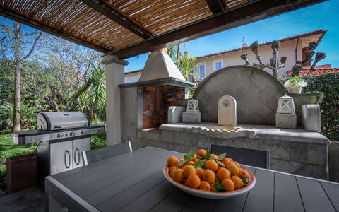 Villa Le Fontanelle In Forte Dei Marmi With Ac: Mad, Ejendom, Plante, Bygning, Bord, Himmel, Indretning, Arkitektur, Skygge, Træ