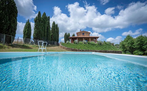 Vineyard’s Cottage With Pool, Ac, Wifi - Siena: Sky, Vand, Himmel, Plante, Ejendom, Træ, Azure, Bygning, Svømmepøl, Naturlige Landskab