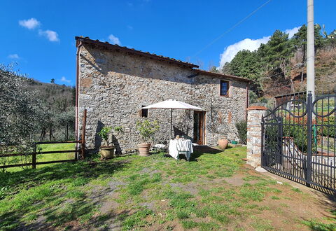 Il Cantuccio: Himmel, Sky, Plante, Ejendom, Bygning, Træ, Land Lot, Landdistrikt, Sommerhus, Græs