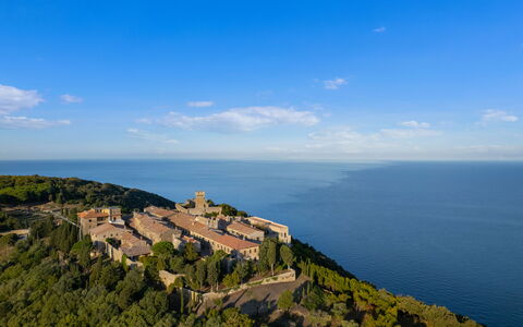 Sunset Sea View, Baratti, Populonia, Wifi, Ac: Sky, Himmel, Vand, Bjerg, Azure, Plante, Naturlige Landskab, Highland, Coastal Og Oceaniske Landskabsformer, Terræn