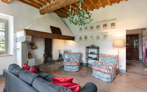 Casa Mirandola: Bygning, Ejendom, Møbel, Billedramme, Træ, Hus, Komfort, Vindue, Belysning, Arkitektur