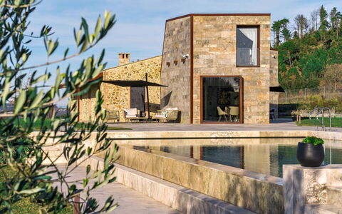 Villa Velari In Volterra With Private Pool, Ac: Himmel, Plante, Ejendom, Vand, Sky, Bygning, Træ, Landskab, Boligområde, Facade