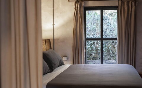 Mulino Morandi: Møbel, Bygning, Komfort, Vindue, Træ, Skygge, Textile, Indretning, Gardin