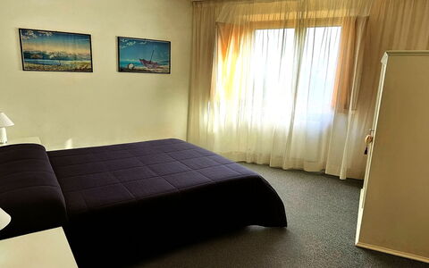 La Piccola Rocca: Seng, Etage, Soveværelse, Indretning, Gulvbelægning, Møbel, Træ, Sengetøj, Sengetøj, Værelse