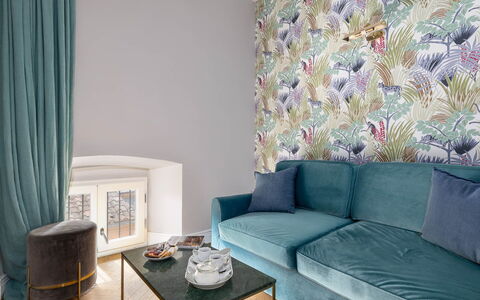Torretta Penthouse Luxury Apartment In Florence By: Indretning, Textile, Møbel, Stue, Tapet, Throw Pillow, Pude, Gardin