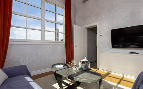 Torretta Penthouse Luxury Apartment In Florence By: Indretning, Loft, Gulvbelægning, Etage, Lejlighed, Værelse, Lysarmatur, Molding, Stue, Lampe