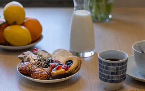 Torretta Penthouse Luxury Apartment In Florence By: Mad, Bordservice, Serveware, Kop, Tallerkner, Ingrediens, Drinkware, Kaffekop, Plade, Dessert