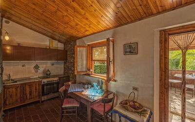 Leccino 3: Billedramme, Ejendom, Bord, Træ, Indretning, Cabinetry, Etage, Væg, Stue, Håndvask