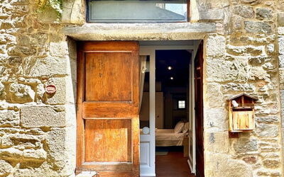 Vicolo Della Scala Rooms: Ejendom, Dør, Bygning, Træ, Arkitektur, Mursten, Home Dør, Facade, Murværk