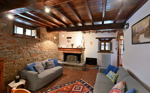 Villa Sette Ponti Levante: Billedramme, Ejendom, Møbel, Couch, Stue, Træ, Indretning, Gulvbelægning, Arkitektur, Bygning