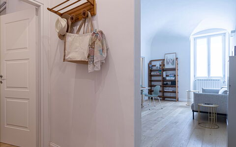 Atelier la Scala: Ejendom, Møbel, Dør, Træ, Indretning, Etage, Bygning, Gulvbelægning, Reoler, Cabinetry