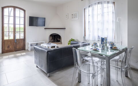 Dimora Del Capitano: Vindue, Stueplante, Bord, Indretning, Køkken, Etage, Gulvbelægning, Ejendom, Cabinetry