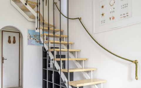 Dimora Del Capitano: Bygning, Trappe, Træ, Maling, Reoler, Hus, Etage, Gulvbelægning, Dør