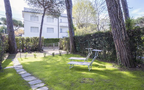 Dimora Del Capitano: Plante, Ejendom, Udendørs Bench, Himmel, Bygning, Træ, Land Lot, Vegetationen, Arkitektur, Udendørs Møbler