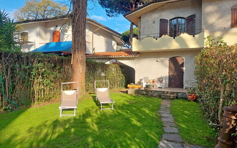 Dimora Del Capitano: Plante, Vindue, Bygning, Himmel, Natur, Træ, Land Lot, Arkitektur, Græs, Hus