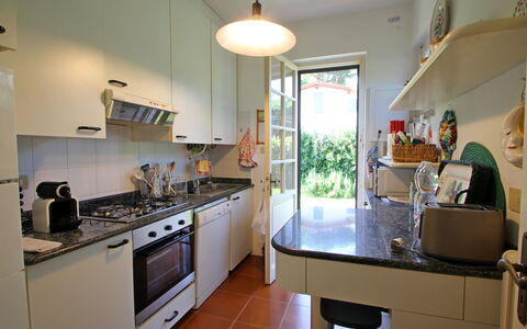 Villa Maddalena: Cabinetry, Countertop, Ejendom, Køkken, Køkken Apparat, Komfur, Håndvask, Husholdningsapparat, Indretning, Etage