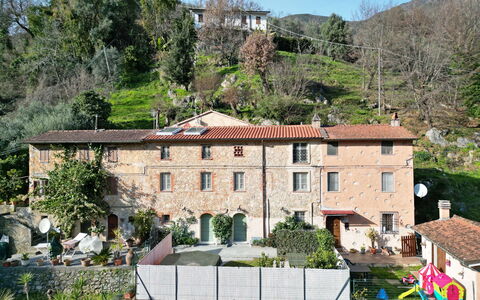 Casa Montebello: Plante, Ejendom, Bygning, Vindue, Himmel, Træ, Hus, Boligområde, Ejendom, Tag