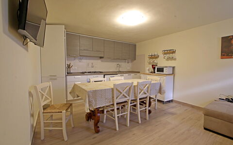 Casa Montebello: Møbel, Bord, Træ, Billedramme, Indretning, Stol, Gulvbelægning, Bygning, Etage, Hus